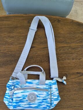 Light Blue Wave-Print Crossbody Bag with Gray Strap